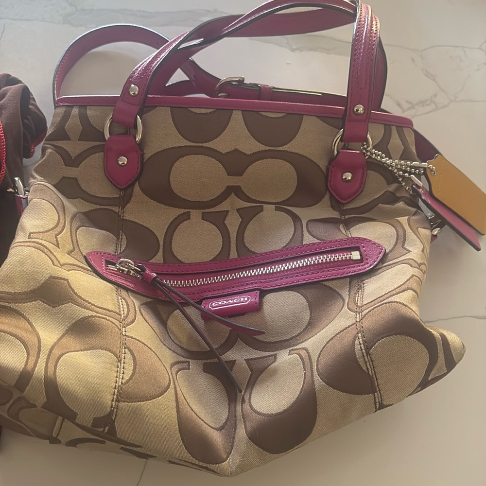 Coach purse. Used once!!